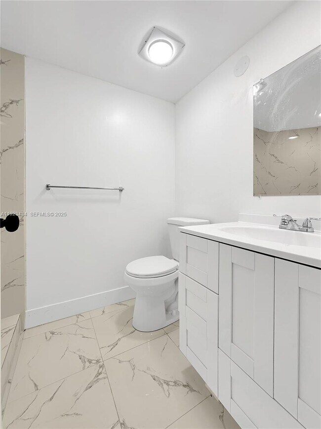 Building Photo - 211 Lake Pointe Dr