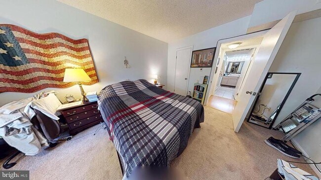 Building Photo - 3101 Patrick Henry Dr