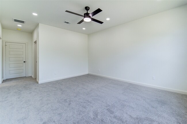 Building Photo - 2915 El Fenice Ln