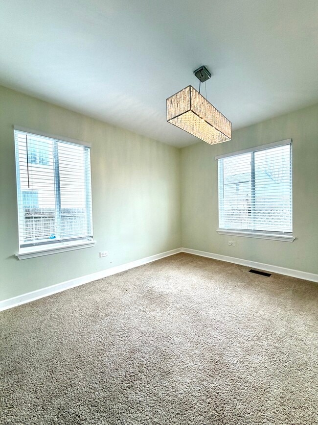 Building Photo - 665 Lakewood Farms Dr