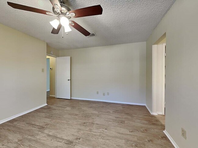 Building Photo - 5418 Mossgrey Ln