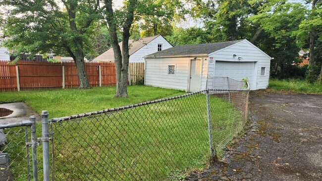 Building Photo - 2291 Green Rd