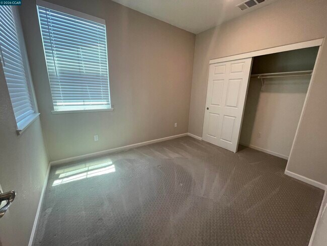 Building Photo - 777 Country Club Dr