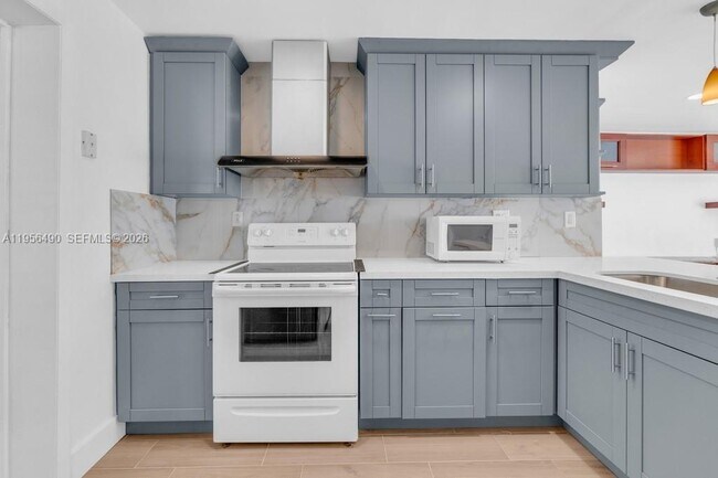 Building Photo - 1101 NE 24th Ct