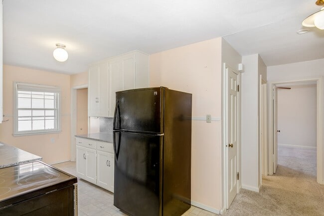 Building Photo - 516 S Erie Ave