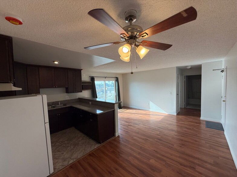 Building Photo - 400 N Hobart Blvd