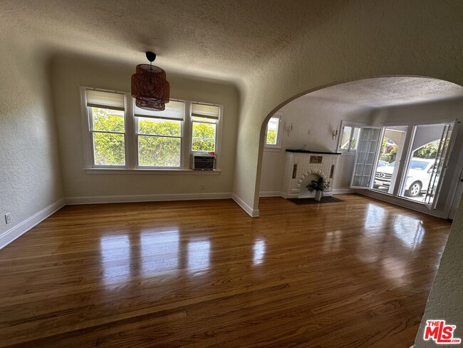 Building Photo - 1101 Palms Blvd
