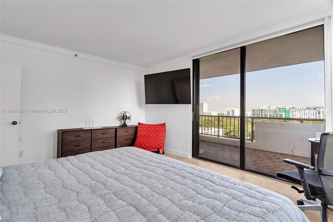 Building Photo - 1581 Brickell Ave