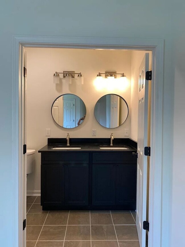 Building Photo - 610