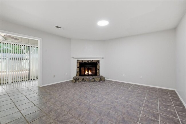 Building Photo - 2183 Surrey Ct