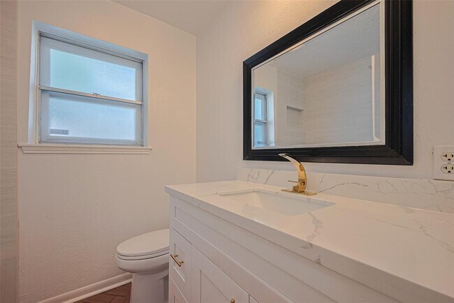 Building Photo - 719 Ramada Dr