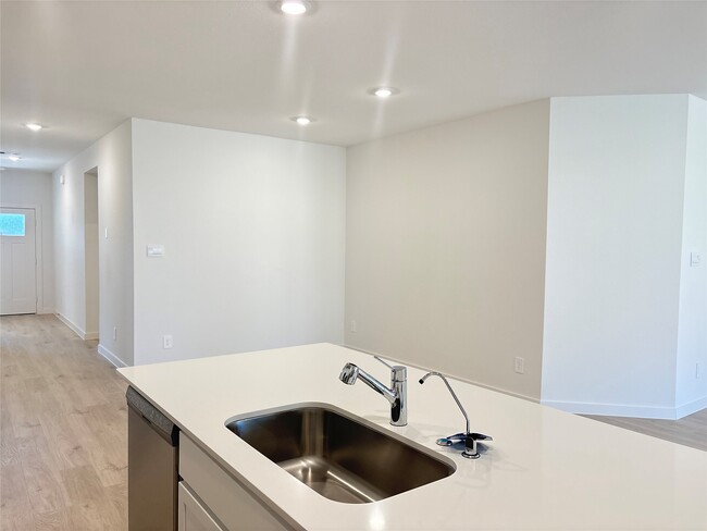 Building Photo - 31114 Royal Acres Ct