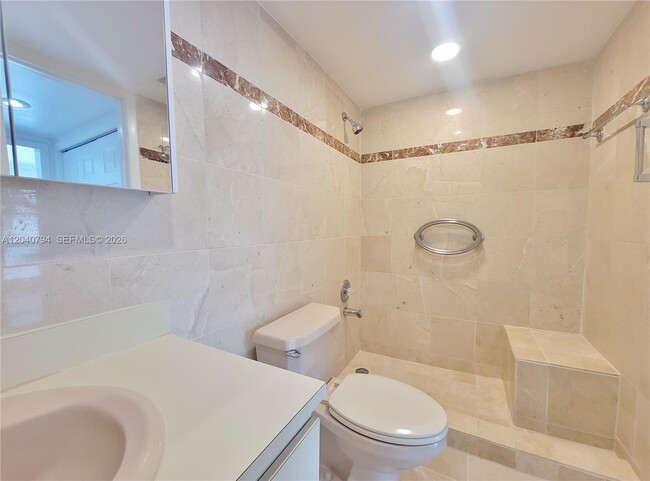 Building Photo - 77 Crandon Blvd