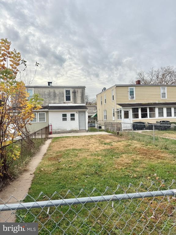 Building Photo - 1235 Maple St