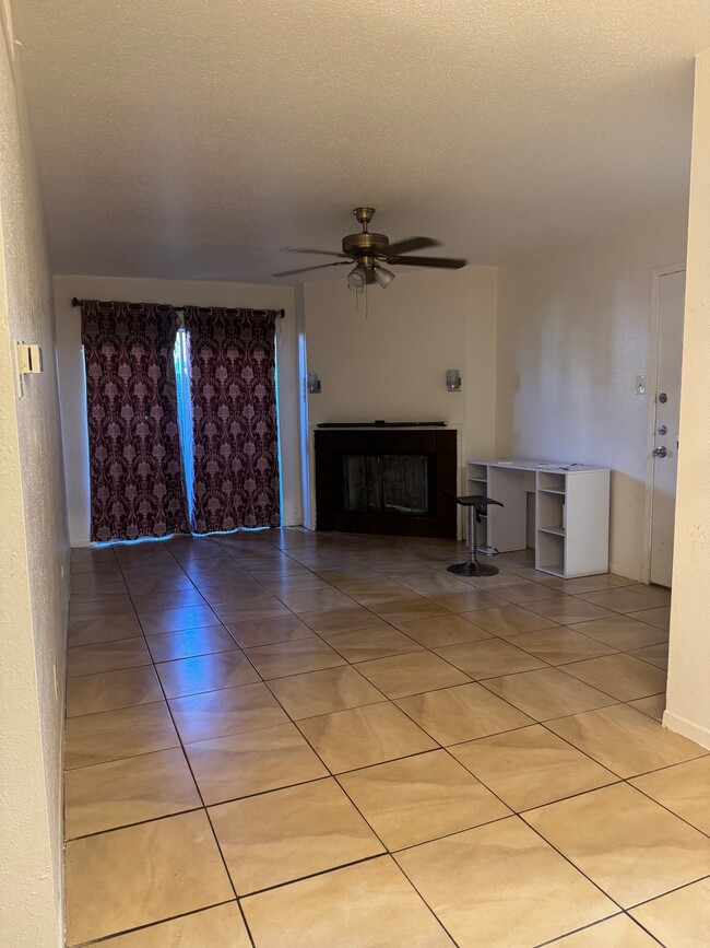 Building Photo - 9350 Country Creek Dr