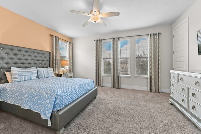 Building Photo - 350 Lasso Dr