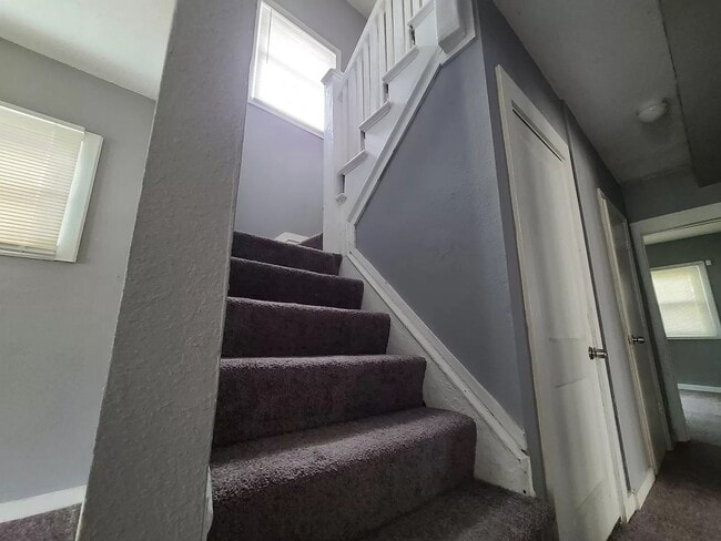 Building Photo - 3-bedroom, 2-bathroom home located in the heart of Kansas City, MO