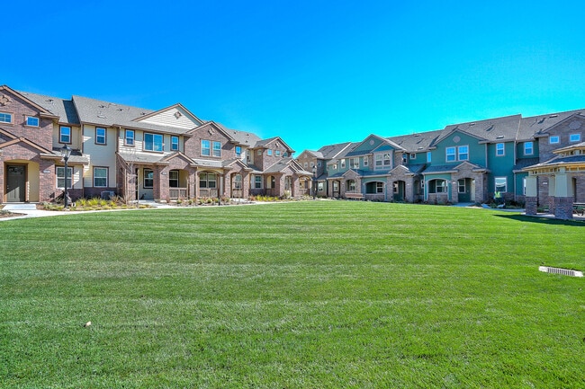 Building Photo - 3 Bedroom 2.5 Bath 2 Car Garage Condo At C...