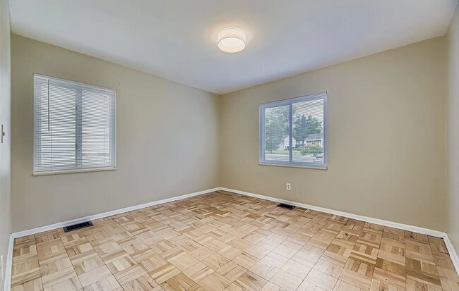 Building Photo - 3040 S Forest St