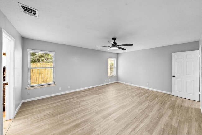Building Photo - Spacious 4-Bedroom Rental in Autumn Ridge ...