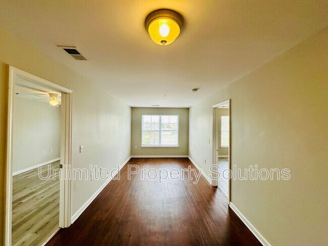 Building Photo - 376 S Kerr Ave