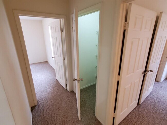 Building Photo - 5903 Willow Ridge Dr