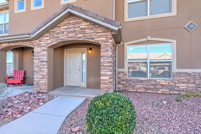 Building Photo - 3155 S Hidden Valley Dr