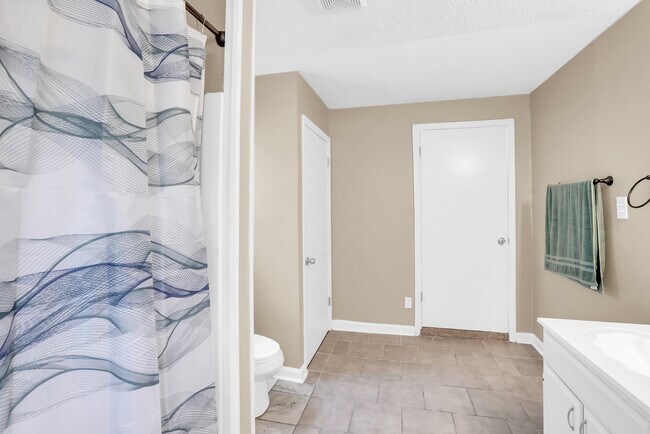 Building Photo - 2222 Bacon Park Dr