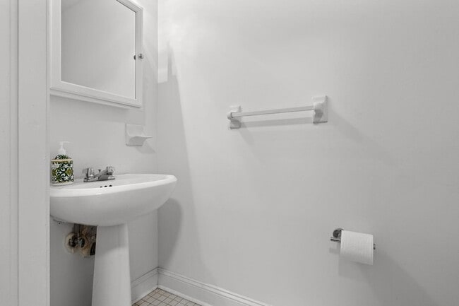 Building Photo - 100 Shearwater Ct E