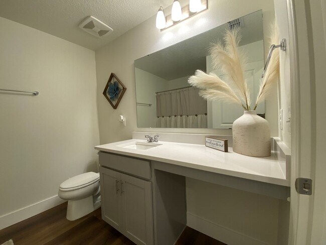 Building Photo - Spacious 4 Bed, 2 Bath Home Backing to Pre...