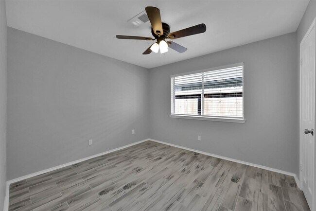 Building Photo - 2306 Piddler Dr