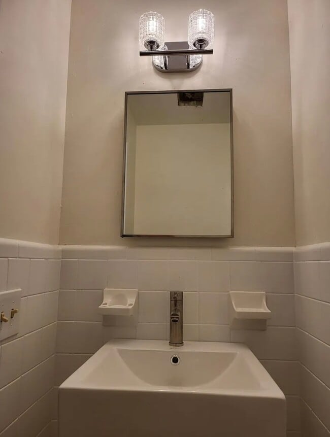 Building Photo - 68 Durrett Dr