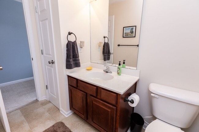 Building Photo - 3 Bedroom 2.5 Bath Townhouse in Grand Oaks...