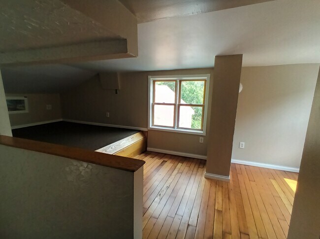 Building Photo - 2009 2nd St NE