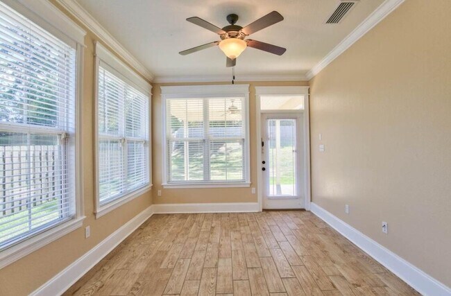 Building Photo - 5869 Halleck Ct