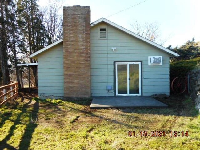 Building Photo - Remodeled Country Home