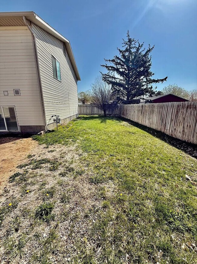 Building Photo - 1639 Roy St