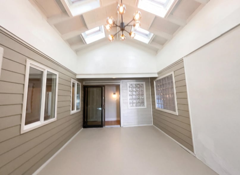 Building Photo - 2361 Oakmont Dr