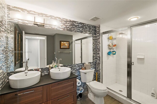 Building Photo - 1155 Brickell Bay Dr