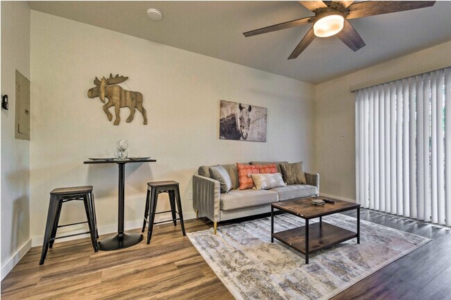 Primary Photo - 4021 W 8th St