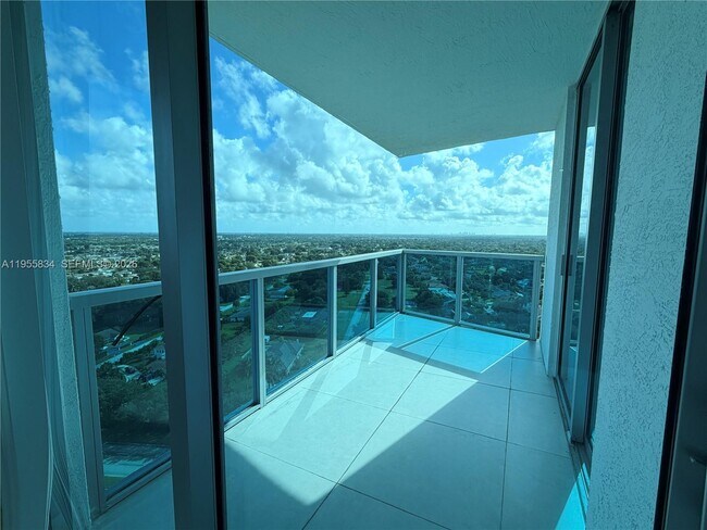 Building Photo - 2641 N Flamingo Rd