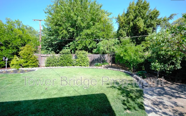 Building Photo - 5680 Reinhold St