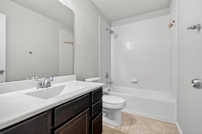 Building Photo - 2450 Garden Shadow Dr