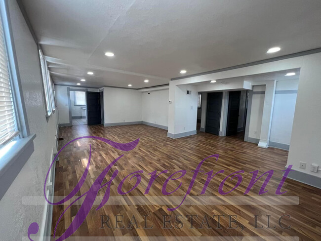 Building Photo - 244 N Jefferson St