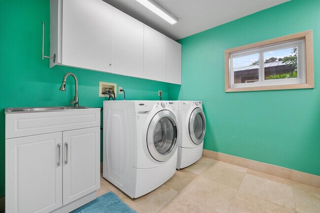 Building Photo - 2484 SE 12th St