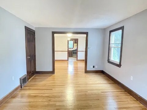 Building Photo - 90 Whiton Ave