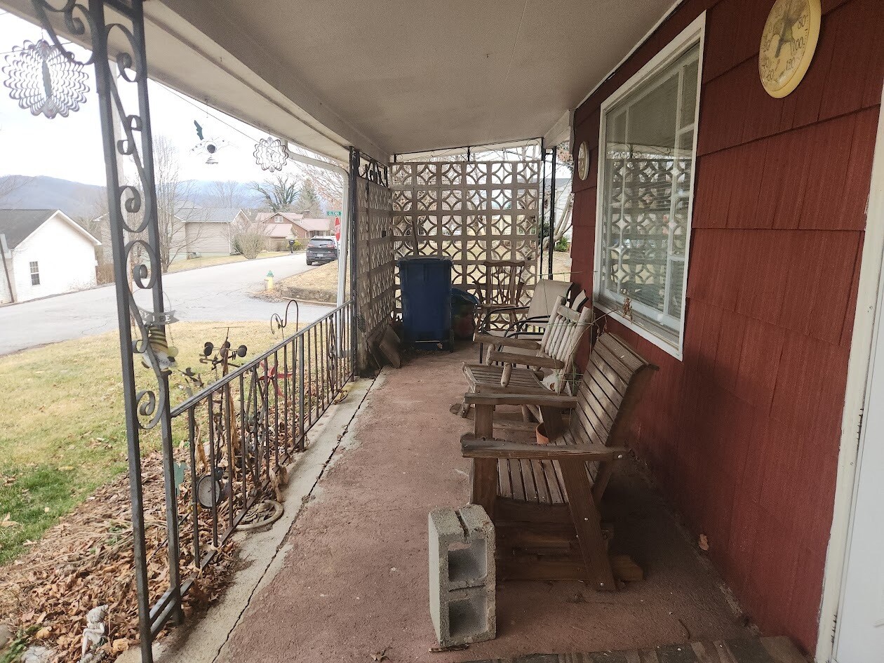 Building Photo - 223 High St