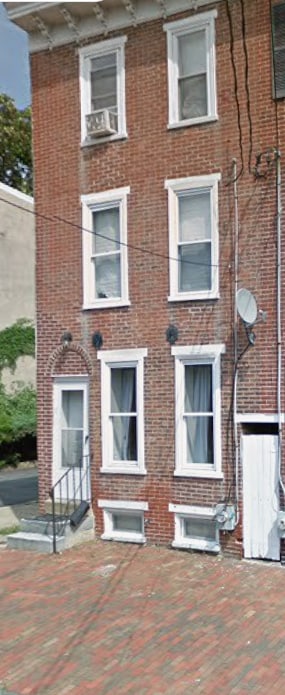 Primary Photo - 842 N Madison St