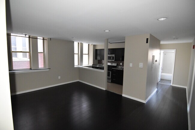 Building Photo - 4714 Chestnut St