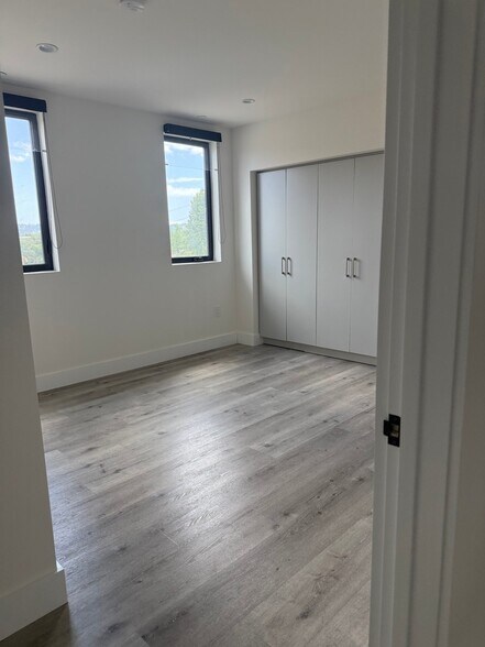 Building Photo - 5923 Laurel Canyon Blvd